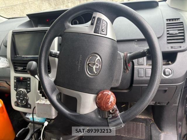 Toyota NOAH 2013-08 7328931-16