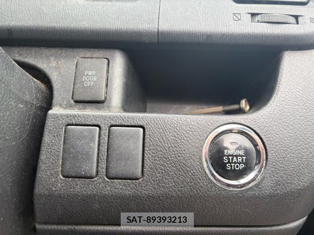 Toyota NOAH 2013-08 7328931-18