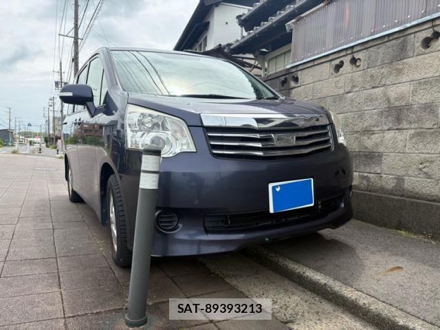 Toyota NOAH 2013-08 7328931-1