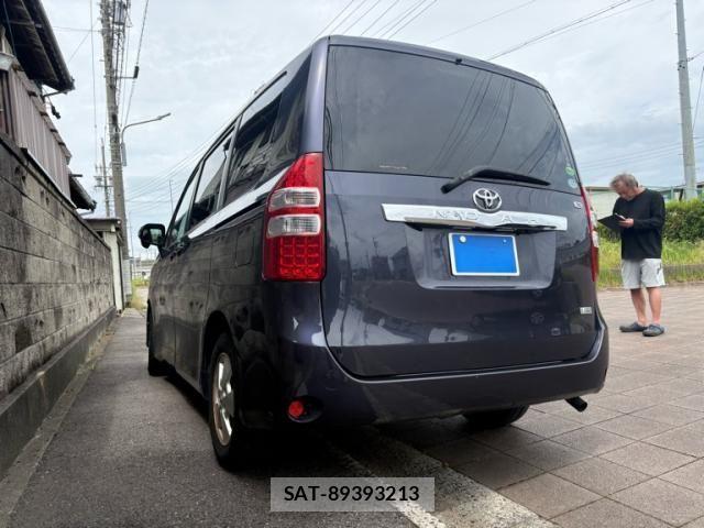 Toyota NOAH 2013-08 7328931-7