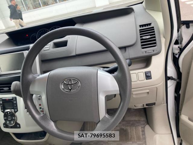 Toyota NOAH 2013-06 7328928-9