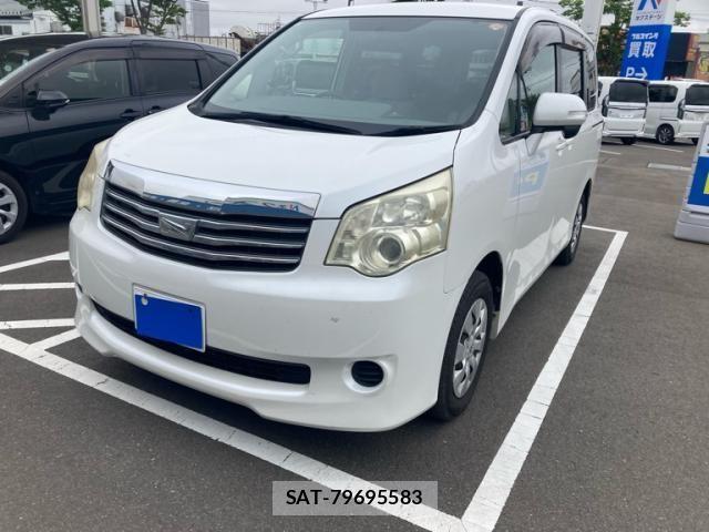 Toyota NOAH 2013-06 7328928-1