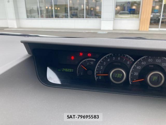 Toyota NOAH 2013-06 7328928-23