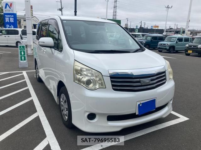 Toyota NOAH 2013-06 7328928-2