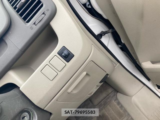 Toyota NOAH 2013-06 7328928-8