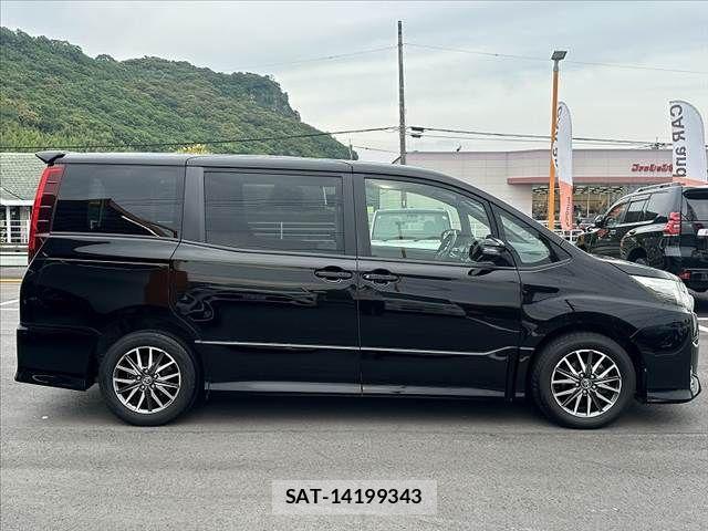 Toyota NOAH 2014-02 7328926-11