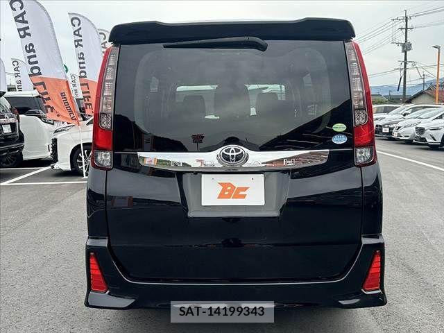Toyota NOAH 2014-02 7328926-13