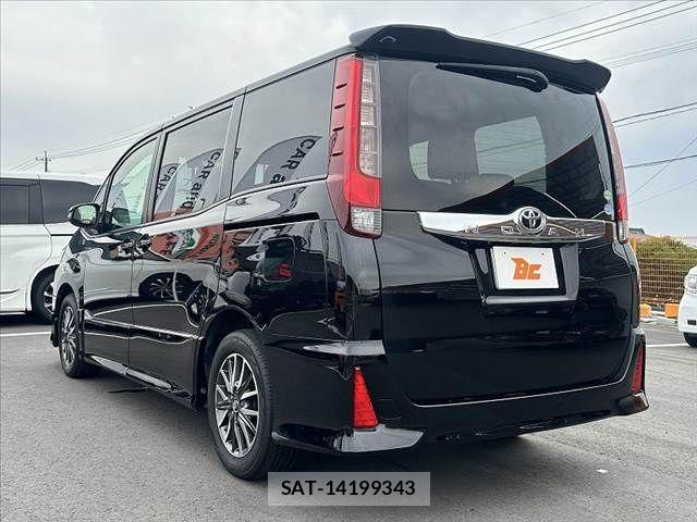 Toyota NOAH 2014-02 7328926-14