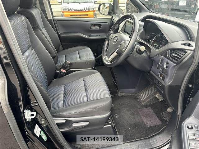 Toyota NOAH 2014-02 7328926-15