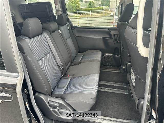 Toyota NOAH 2014-02 7328926-16