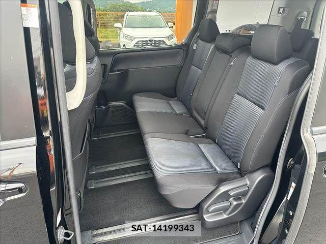 Toyota NOAH 2014-02 7328926-17