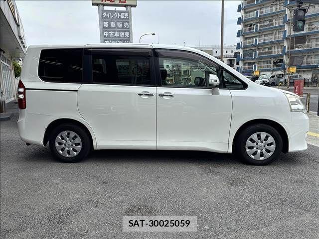 Toyota NOAH 2011-01 7328924-9