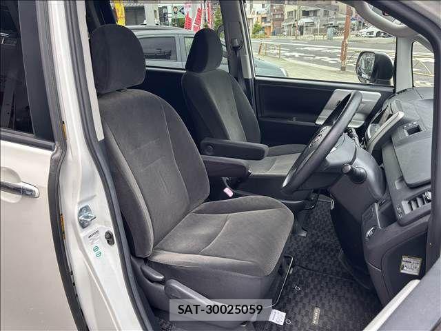 Toyota NOAH 2011-01 7328924-14