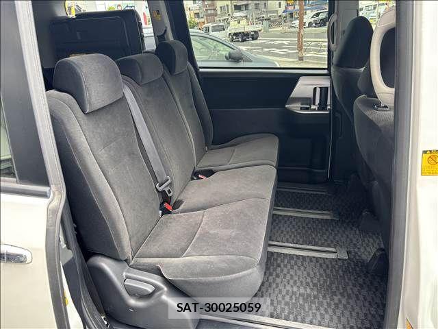 Toyota NOAH 2011-01 7328924-17