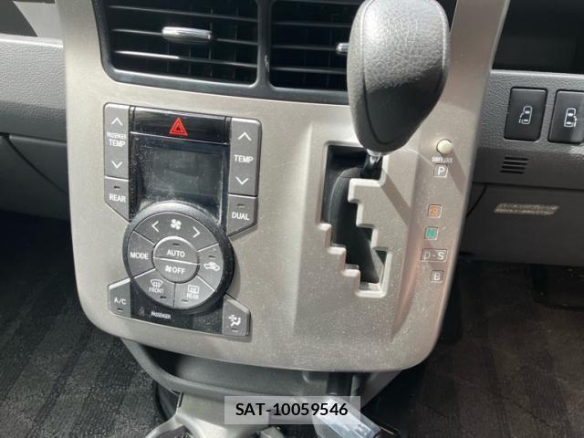 Toyota NOAH 2009-07 7328934-18