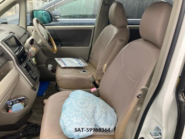 Toyota NOAH 2009-12 7328933-14
