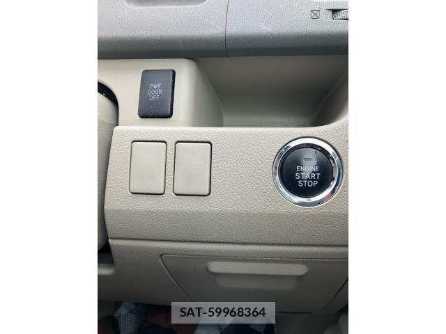 Toyota NOAH 2009-12 7328933-17