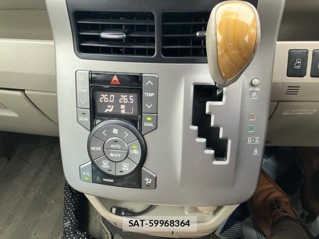 Toyota NOAH 2009-12 7328933-19