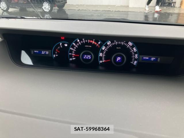 Toyota NOAH 2009-12 7328933-23