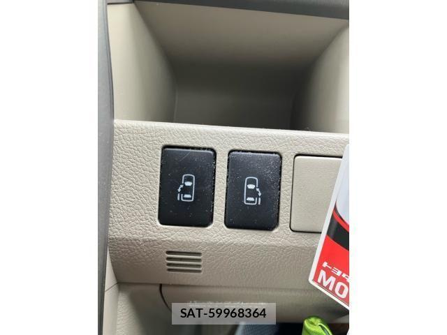 Toyota NOAH 2009-12 7328933-24