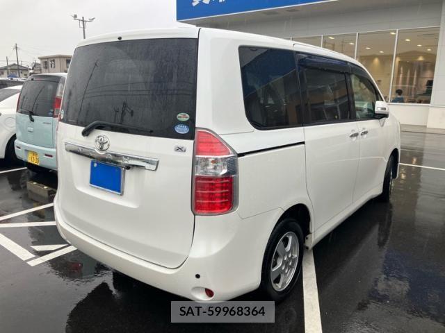 Toyota NOAH 2009-12 7328933-2