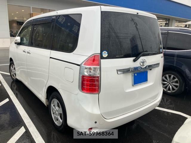 Toyota NOAH 2009-12 7328933-3