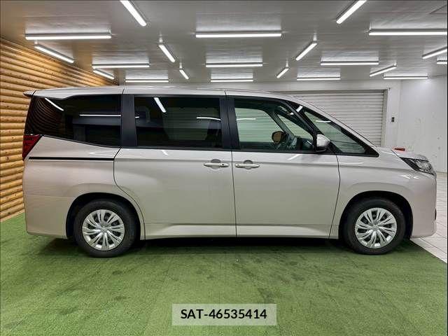 Toyota NOAH 2023-07 7359037-17