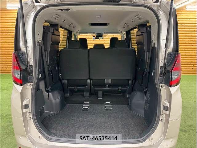 Toyota NOAH 2023-07 7359037-19