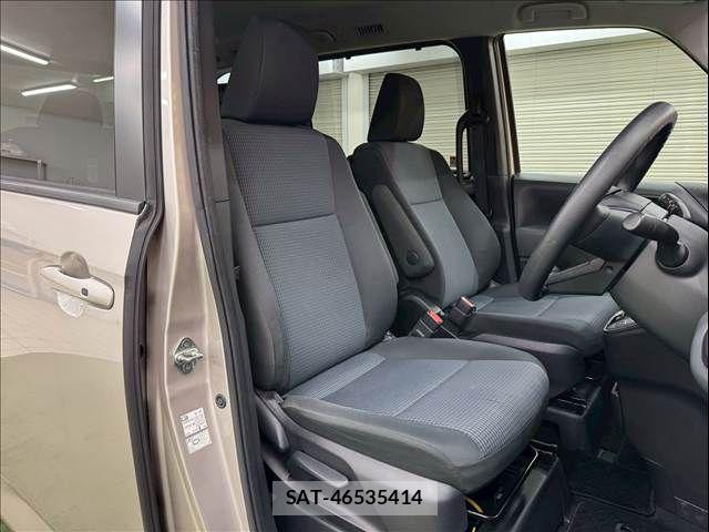 Toyota NOAH 2023-07 7359037-7