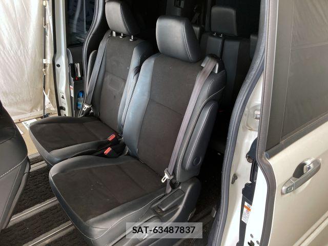 Toyota NOAH 2018-03 7359049-11