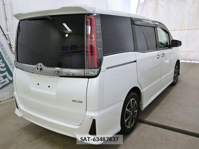 Toyota NOAH 2018-03 7359049-3