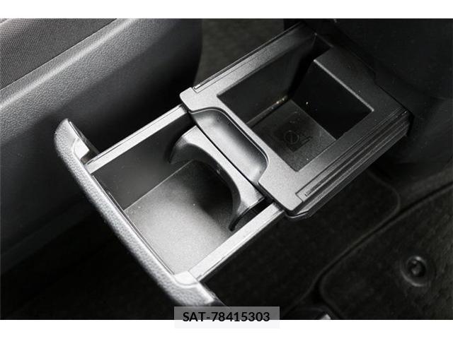 Toyota NOAH 2023-07 7359044-15