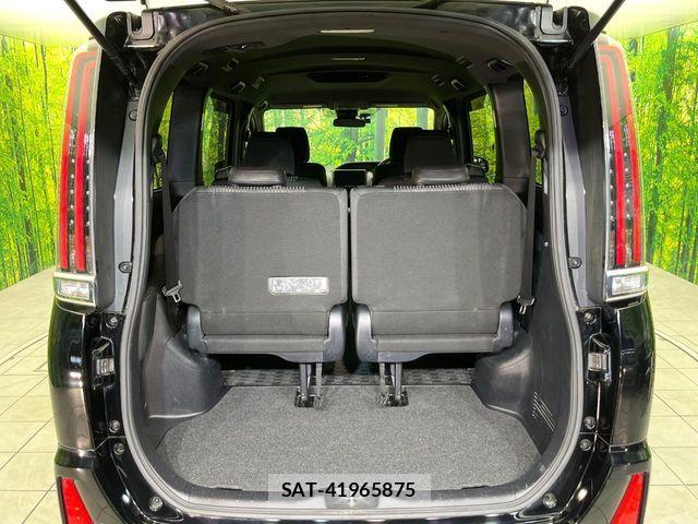 Toyota NOAH 2017-09 7359042-9