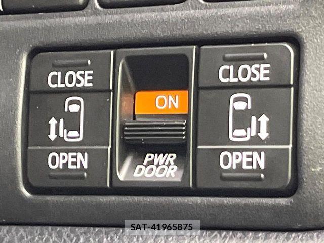 Toyota NOAH 2017-09 7359042-5