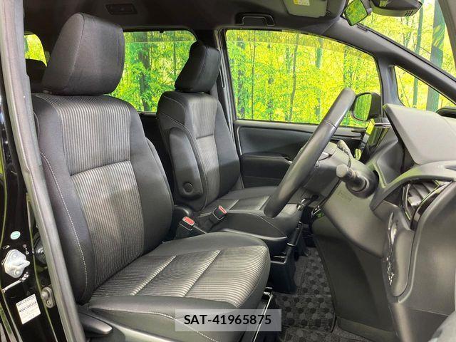 Toyota NOAH 2017-09 7359042-6