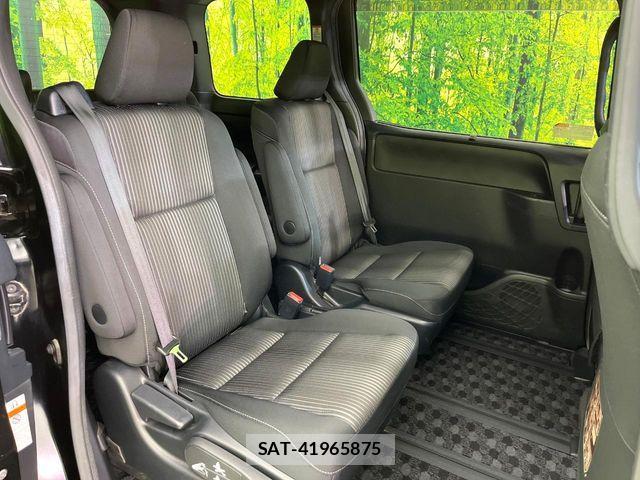 Toyota NOAH 2017-09 7359042-7