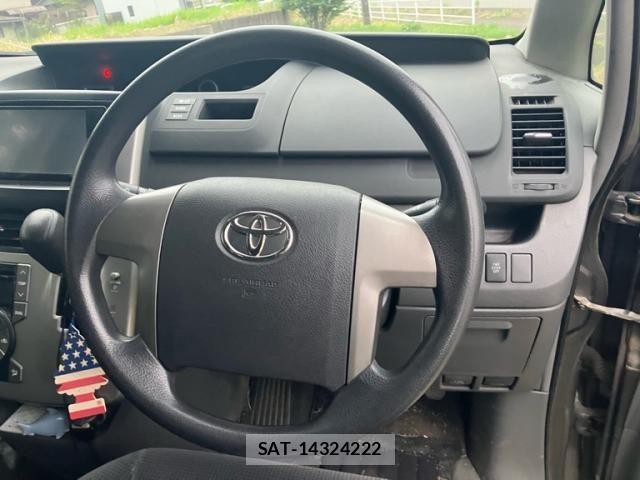 Toyota NOAH 2008-09 7359053-16
