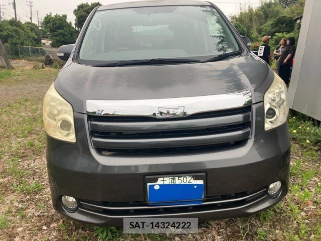 Toyota NOAH 2008-09 7359053-1