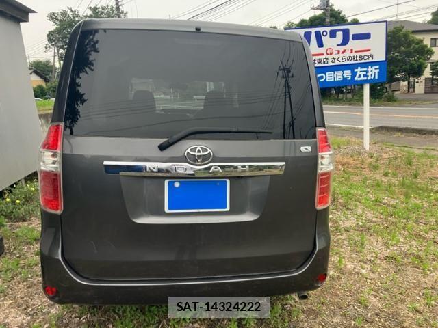 Toyota NOAH 2008-09 7359053-3