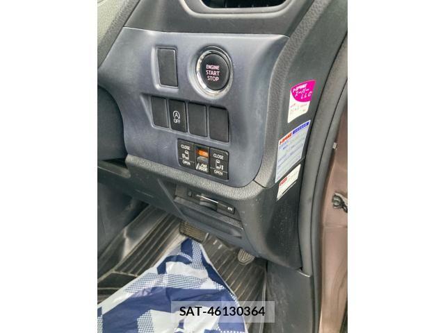 Toyota NOAH 2014-02 7359045-10