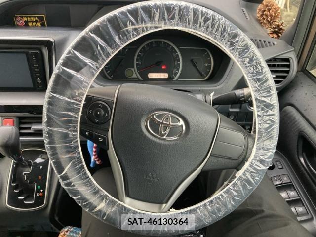 Toyota NOAH 2014-02 7359045-11