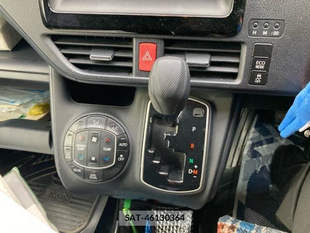 Toyota NOAH 2014-02 7359045-13