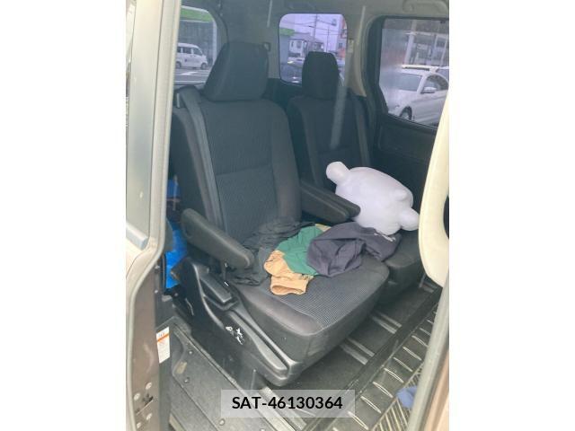 Toyota NOAH 2014-02 7359045-5