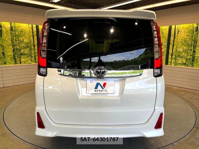 Toyota NOAH 2015-01 7359040-14