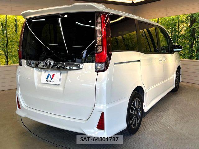 Toyota NOAH 2015-01 7359040-16