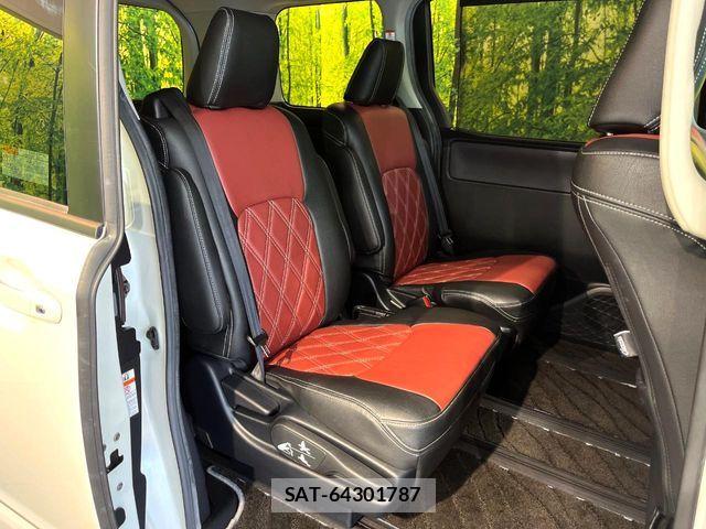 Toyota NOAH 2015-01 7359040-8