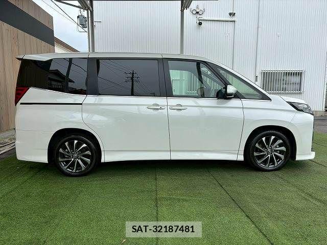 Toyota NOAH 2023-11 7359033-15