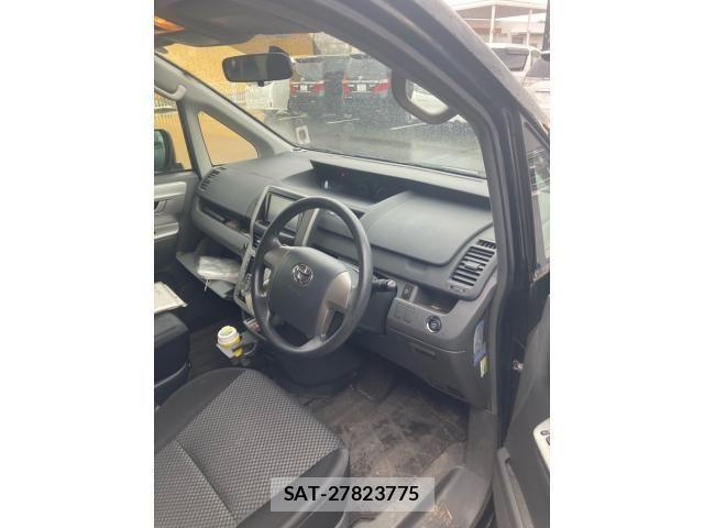 Toyota NOAH 2007-08 7359048-9