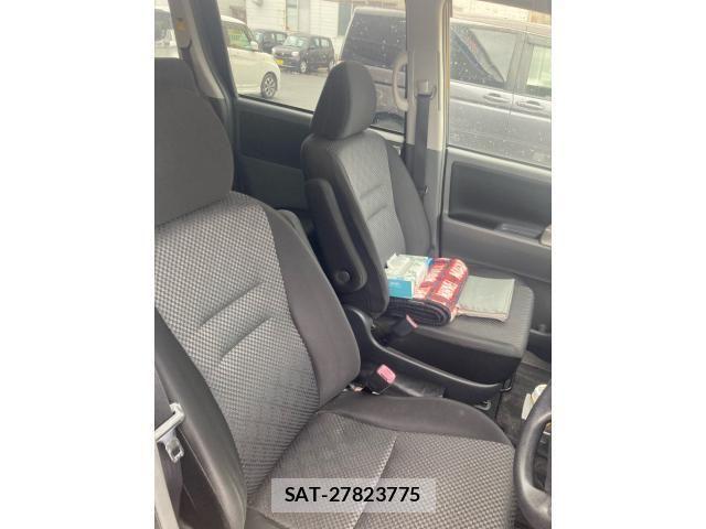 Toyota NOAH 2007-08 7359048-10