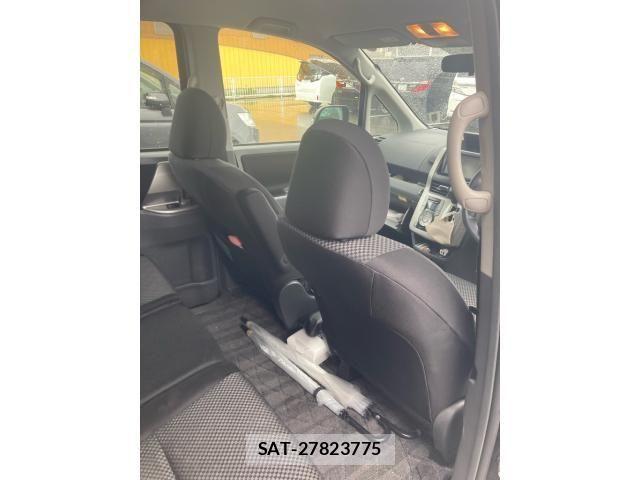 Toyota NOAH 2007-08 7359048-11